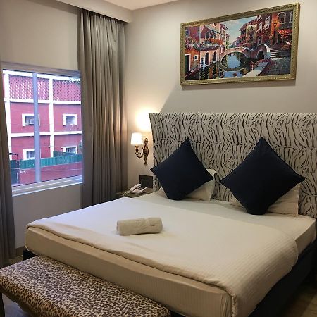 Hotel Posh Chandīgarh Eksteriør billede