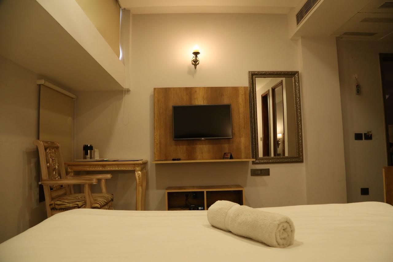 Hotel Posh Chandīgarh Eksteriør billede