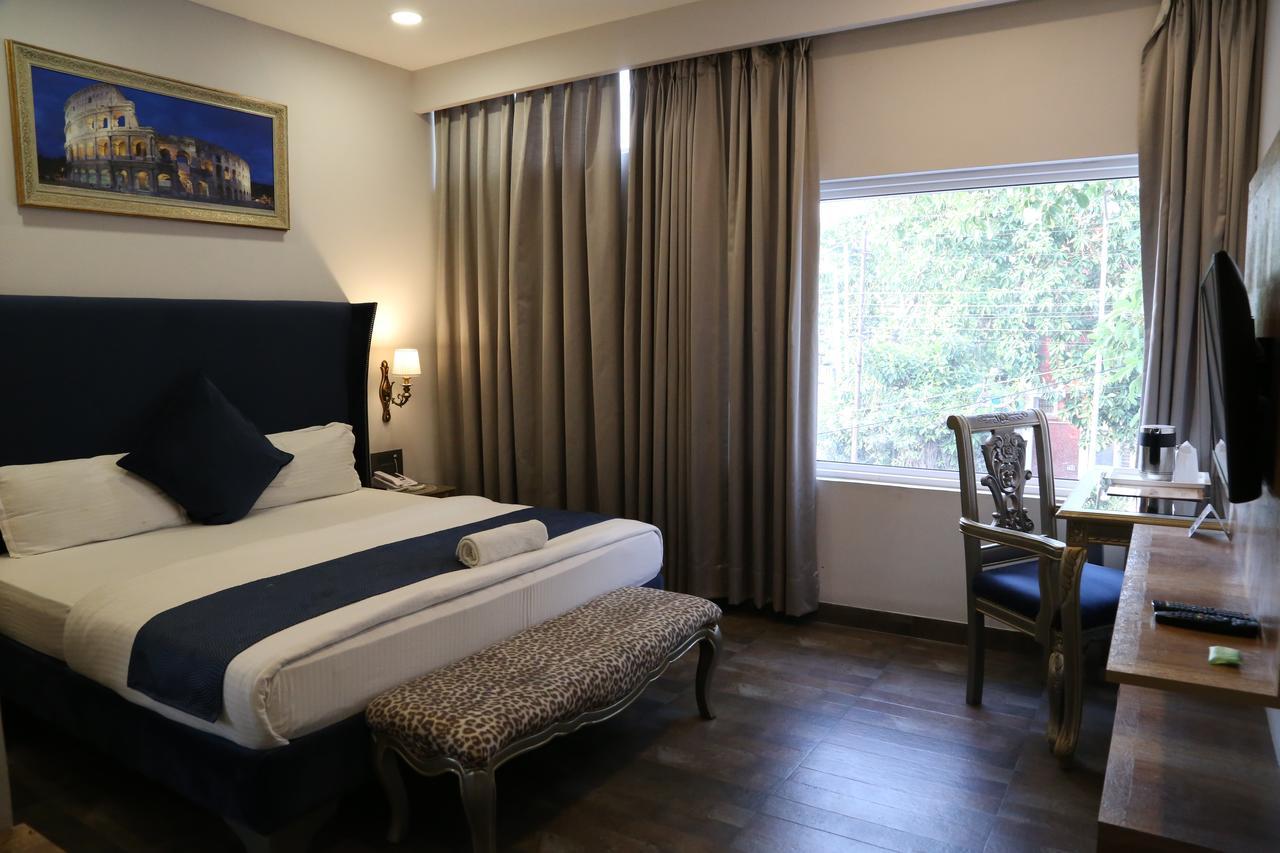 Hotel Posh Chandīgarh Eksteriør billede