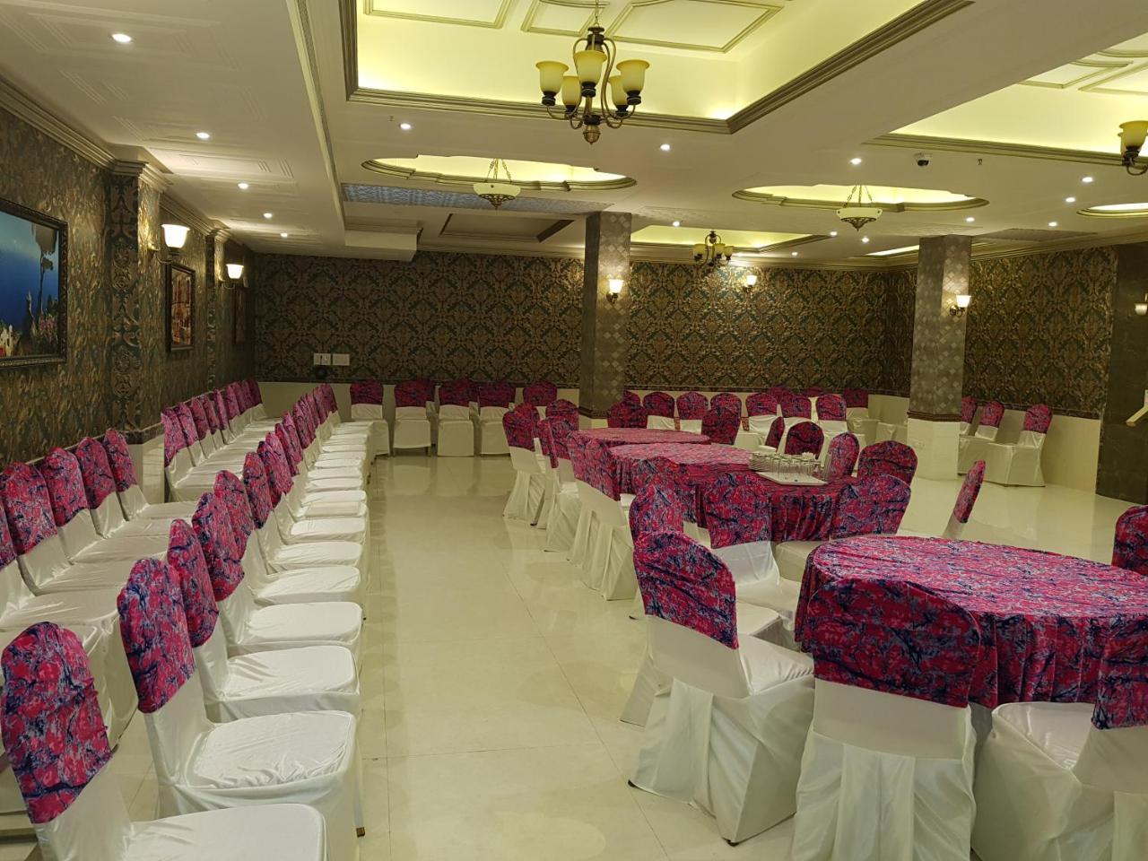 Hotel Posh Chandīgarh Eksteriør billede